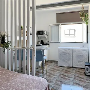 Privadas Cerca De La Playa Y Aeropuerto En Casa Compartida Con Otros Huespedes Vakantiehuis